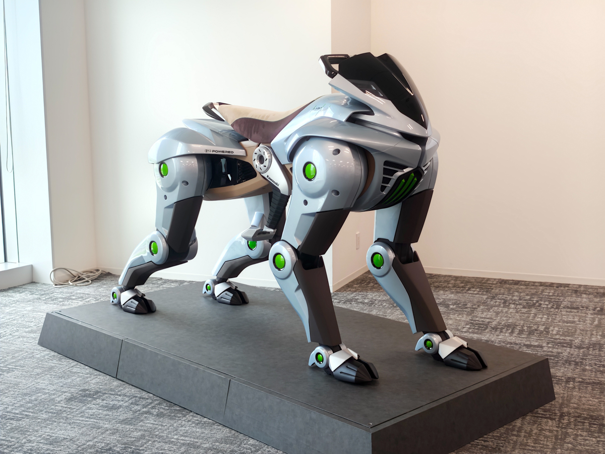 impress_watch's tweet photo. 川重の乗れる多脚ロボット「コルレオ」　開発は仮想空間とフィジカルAI活用 https://t.co/QRrX1jjShO https://t.co/DMp7MC331T