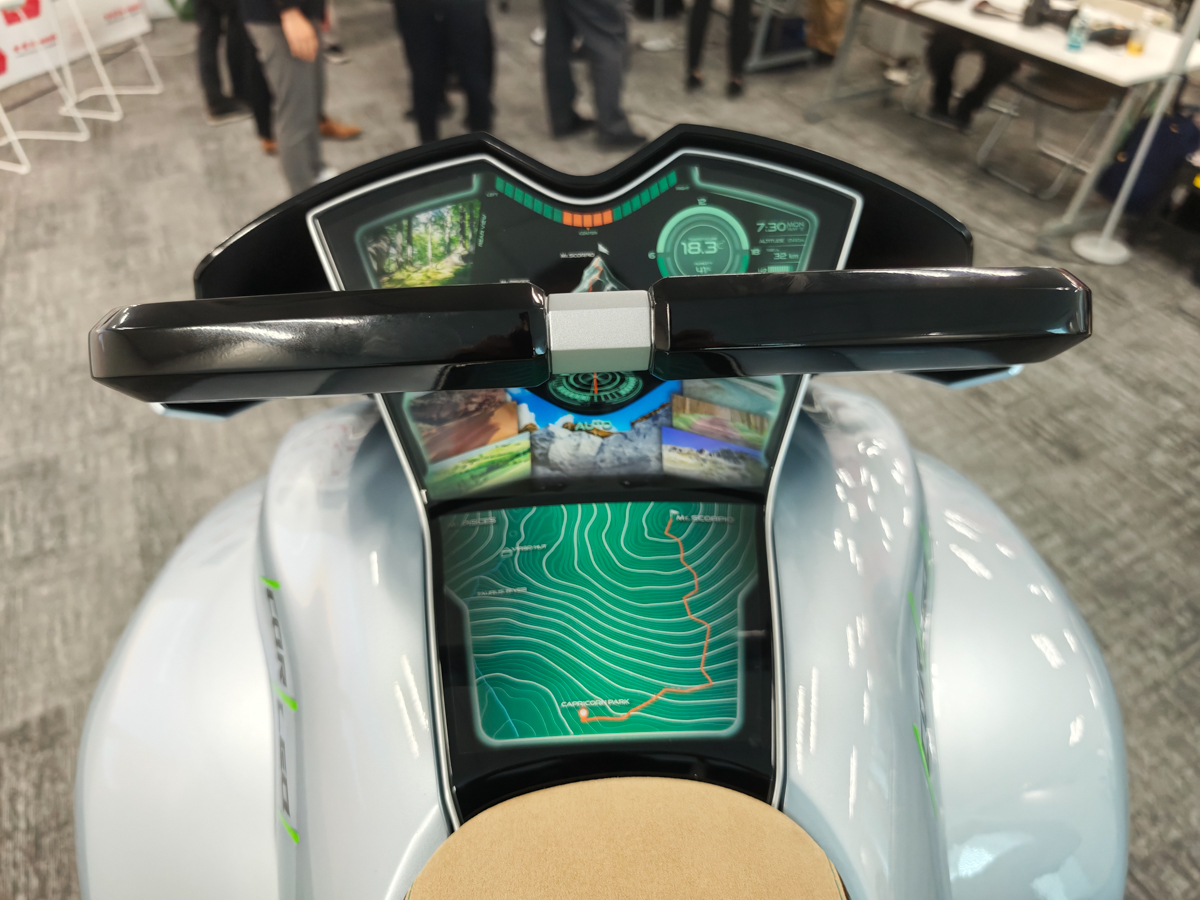 impress_watch's tweet photo. 川重の乗れる多脚ロボット「コルレオ」　開発は仮想空間とフィジカルAI活用 https://t.co/QRrX1jjShO https://t.co/DMp7MC331T