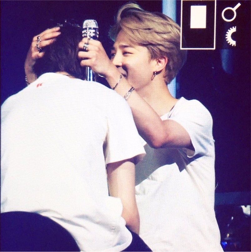 kmnfate's tweet photo. jikook parallels https://t.co/X4jBOtMMuq