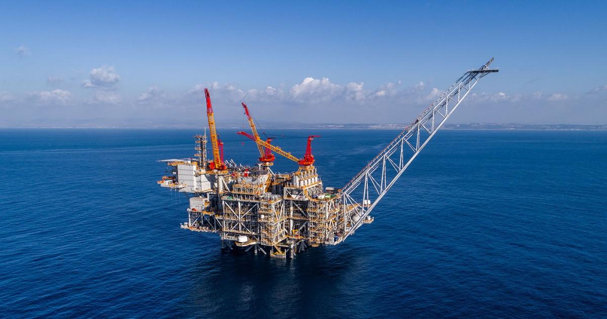 Alessandro7596's tweet photo. Energy majors TotalEnergies and Eni have officially taken the Final Investment Decision (FID) to develop the deep-water Cronos gas field offshore Cyprus. This milestone marks Cyprus' very first commercial gas development project, establishing a critical new energy route to help bolster Europe's long-term energy security.Project Overview & LogisticsInfrastructure Synergy: Instead of building new onshore processing plants, gas from the Cronos field will be piped directly via a subsea pipeline to Egypt.Liquefaction & Export: The gas will utilize the offshore facilities of Egypt's Zohr field, transit inland, and be liquefied at the Damietta LNG plant on the Mediterranean https://t.co/TcZ5Culg3w Market: Once converted into Liquefied Natural Gas (LNG), the supply will be distributed equally between the portfolios of TotalEnergies and Eni, primarily earmarked to diversify European energy sources.Key Figures & TimelineEstimated Reserves: The deep-water field holds more than 3 trillion cubic feet (Tcf) of gas initially in place.Production Timeline: First gas delivery and production start-up is projected for 2028.Output Plateau: Production is targeted to reach a plateau of 500 million standard cubic feet per day (Mcf/d).LNG Equivalency: The daily output translates to roughly 2.8 million tonnes per annum (mtpa) of exportable LNG.Strategic ImpactBy capitalising on existing Egyptian infrastructure, the 50/50 joint venture partners are utilizing a "fast-track" methodology that vastly reduces initial capital costs and lowers the carbon footprint of production. The deal also provides a critical structural lifeline to Egypt’s energy economy by allowing it to resume structural LNG exports to Europe following domestic shortages. Furthermore, the framework opens up viable avenues to develop adjacent, un-appraised gas discoveries situated within Block 6 in the near future.