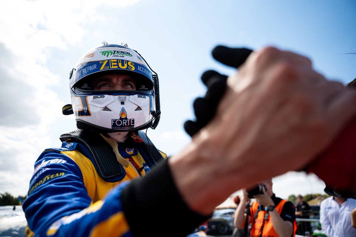 DanCammish's tweet photo. Thruxton 🏆 🏆 

Onward to north of the border 🏴󠁧󠁢󠁳󠁣󠁴󠁿 

#dc27 #btcc https://t.co/FAqtfUutZr