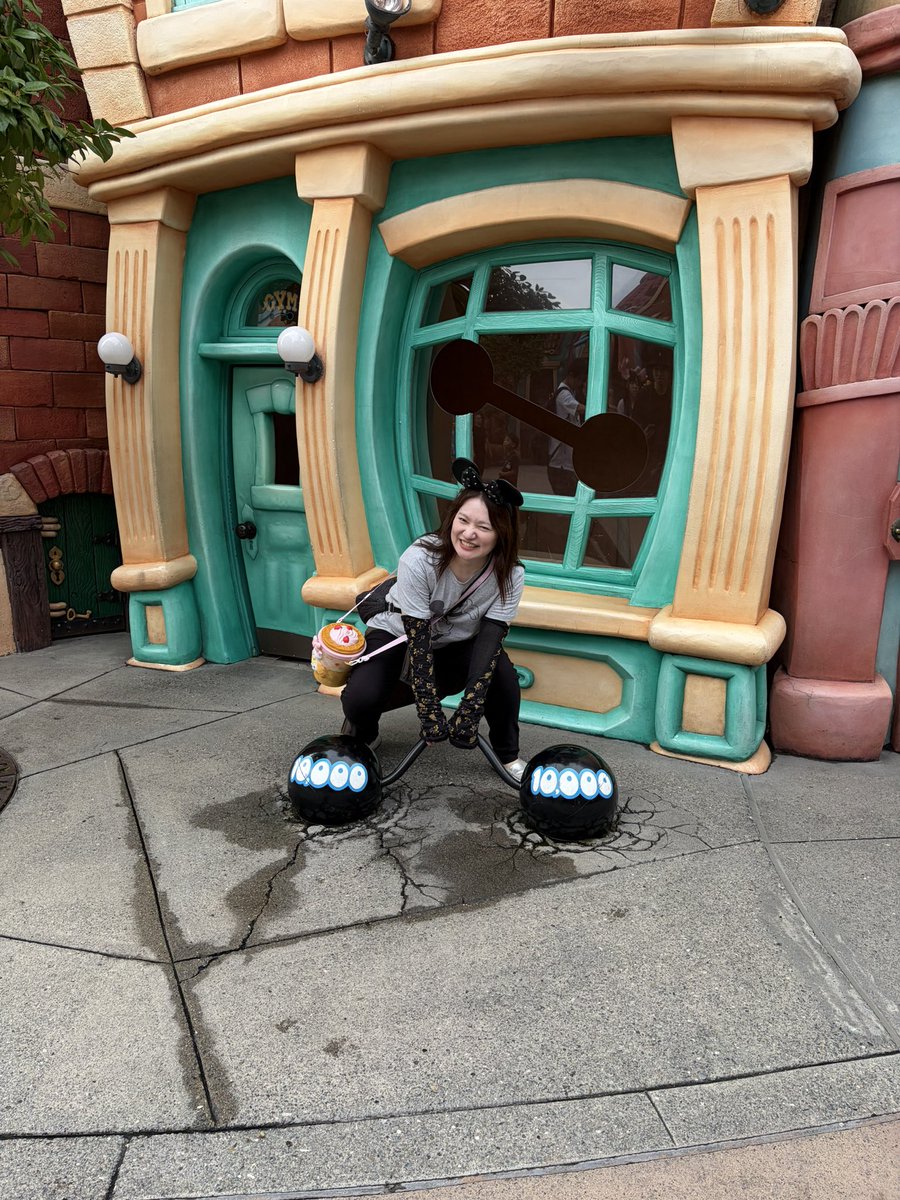 mocoenne's tweet photo. めちゃ久しぶりのディズニーランド
平日5時からお天気のせいもあり、なかなか空いてていい感じでした！雨もやんで良かったー！ https://t.co/3lWvdQjN2f