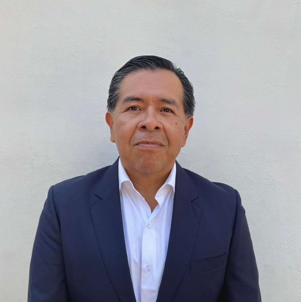jorgegogdl's tweet photo. En su candidatura como Juez del Bienestar, el juez Moises Arturo Ruíz Flores prometía que iba a cuidar a los niños de la violencia.

Este mismo juez le da una suspensión a Ulises Bravo, Hermano de Cuauhtémoc Blanco para que no avance el juicio tras golpear a su hija. https://t.co/RF5fJpUmXA