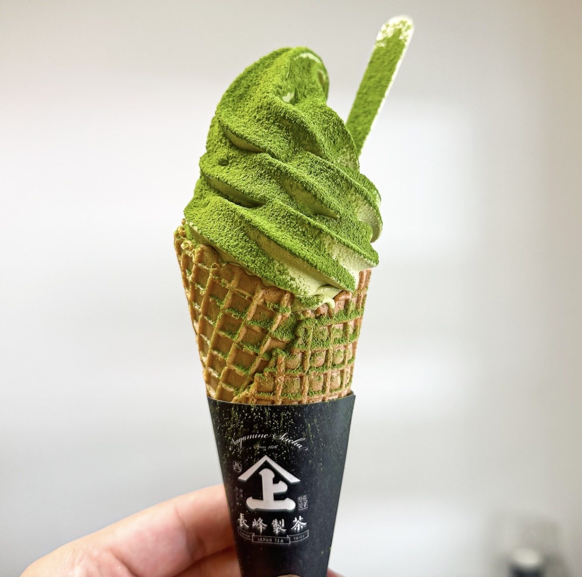 prkitajp's tweet photo. 🍵 SNSで話題沸騰中の『ムセ抹茶』 🍵

濃厚な抹茶のほろ苦さと、ソフトクリームの甘さが絶妙にマッチ💚✨

贅沢に掛かった抹茶がたまらない…一口頬張れば、上質な抹茶の香りが広がります。

一緒にいただい���抹茶ラテとも相性がバツグン☕️
この暑い夏にぴったりのゴールデンコンビです🌞

店内には煎茶や抹茶などの商品も充実してます✨

夏休みのお出掛けに、ぜひ立ち寄ってみてください👍

アクセス
JR田端駅北口より徒歩5分
