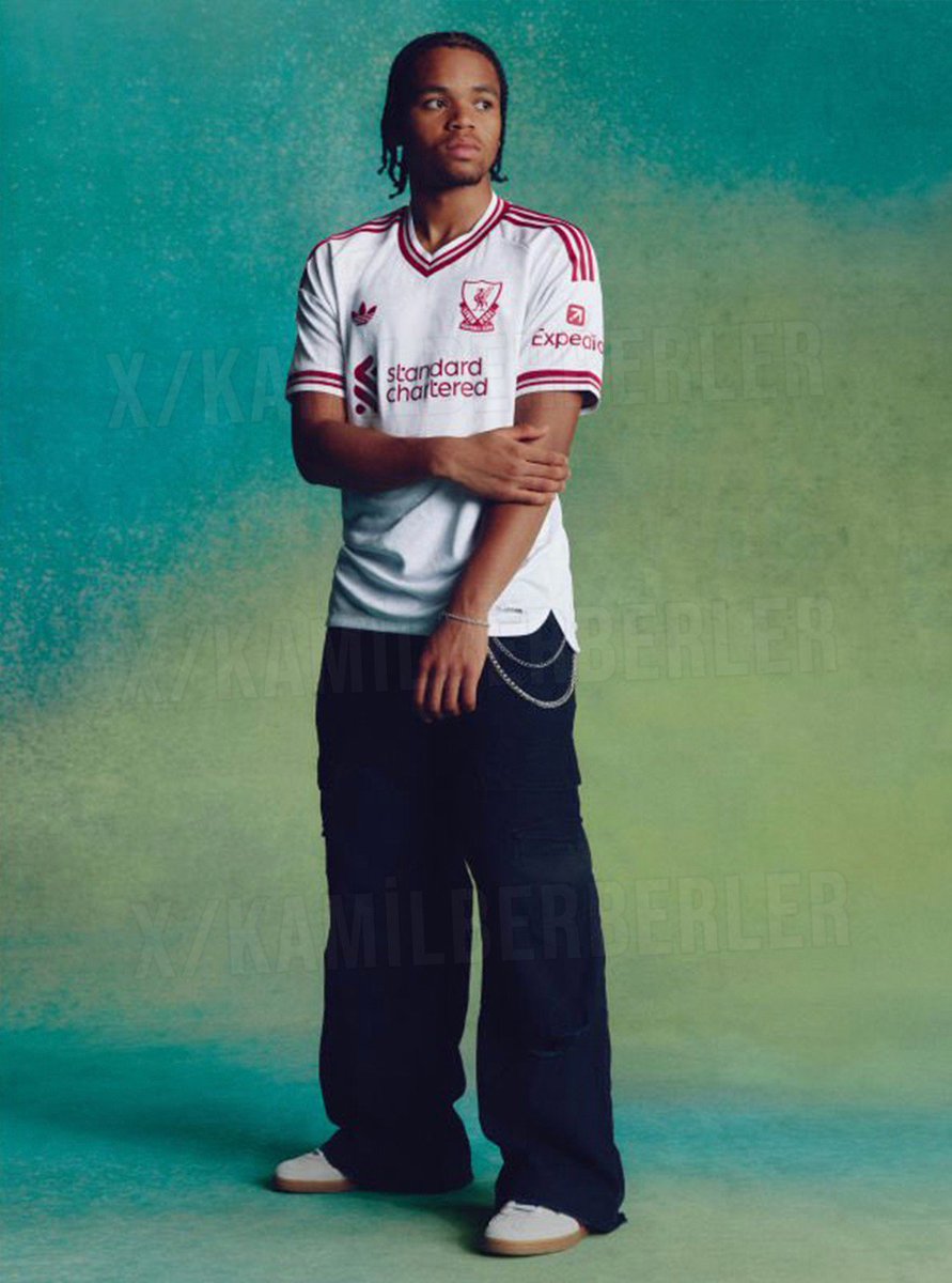 tansuuuw's tweet photo. RESMI: Liverpool meluncurkan jersey away terbaru untuk musim 2026/27. 🤍✨

Gimana menurut kalian? Berapa rating yang pantas untuk jersey ini dari skala 1–10? https://t.co/1Cn99NSaOq