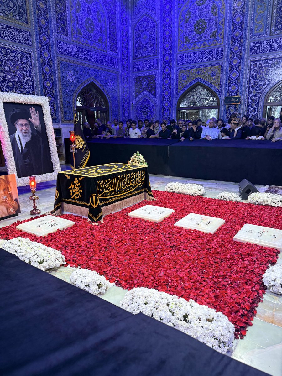 yyzqommi's tweet photo. “Iranians don’t love their leader”; also impossible to reach his grave at any given time lately. #mashhad https://t.co/bs500M9dKF