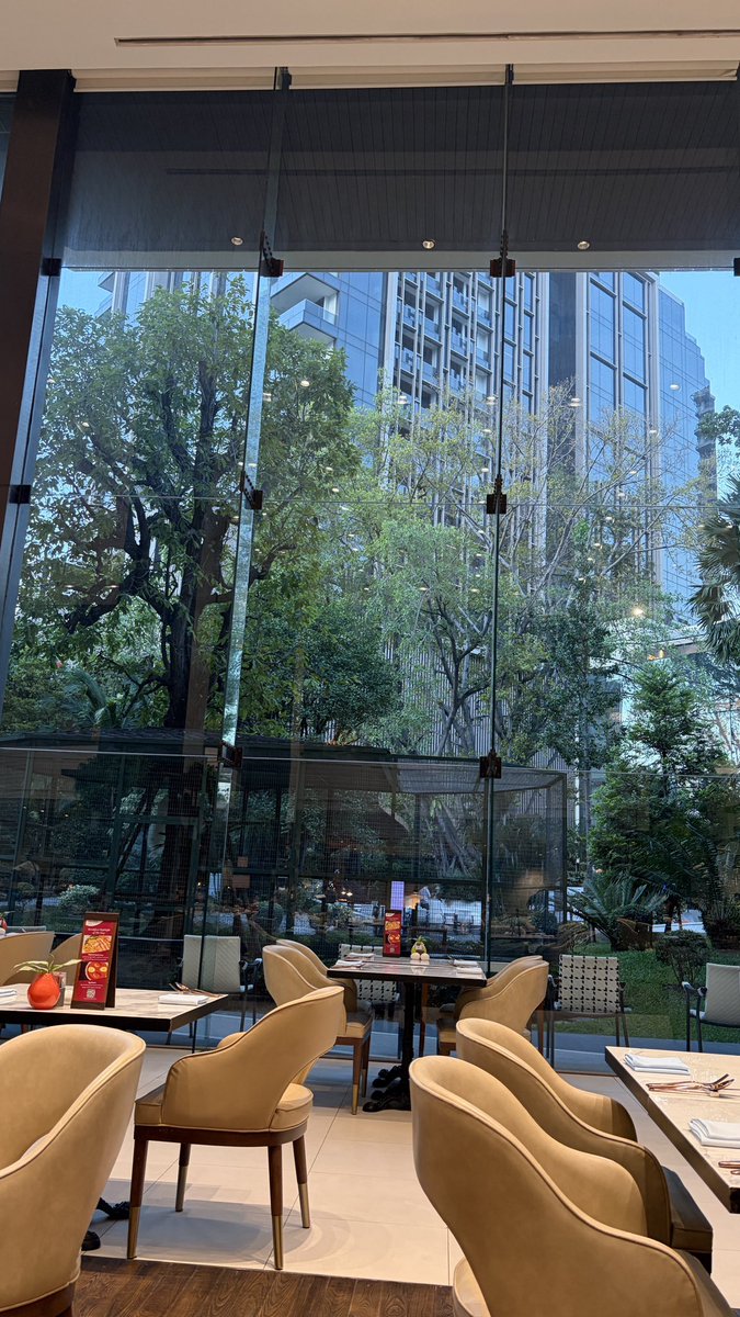 Alice10052's tweet photo. 일어나서 푸릇푸릇 풍경 구경하며 조식 먹고 놀러 나가던 날로 돌아가고싶어…. https://t.co/HWPSLesf1P