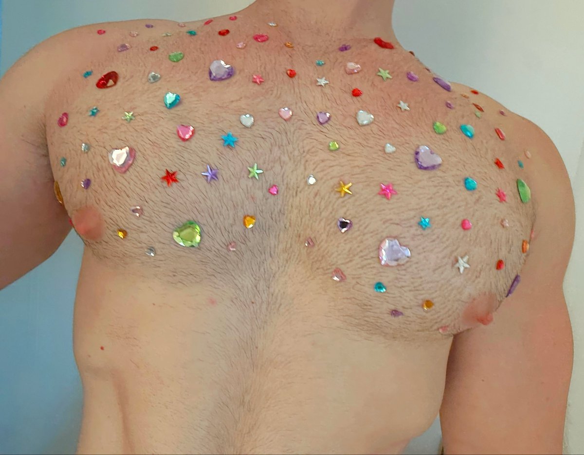 hunkplayer's tweet photo. — Até que meus peitos ficam bonitinhos quando estão decorados assim.... https://t.co/1jVdMbQeq0
