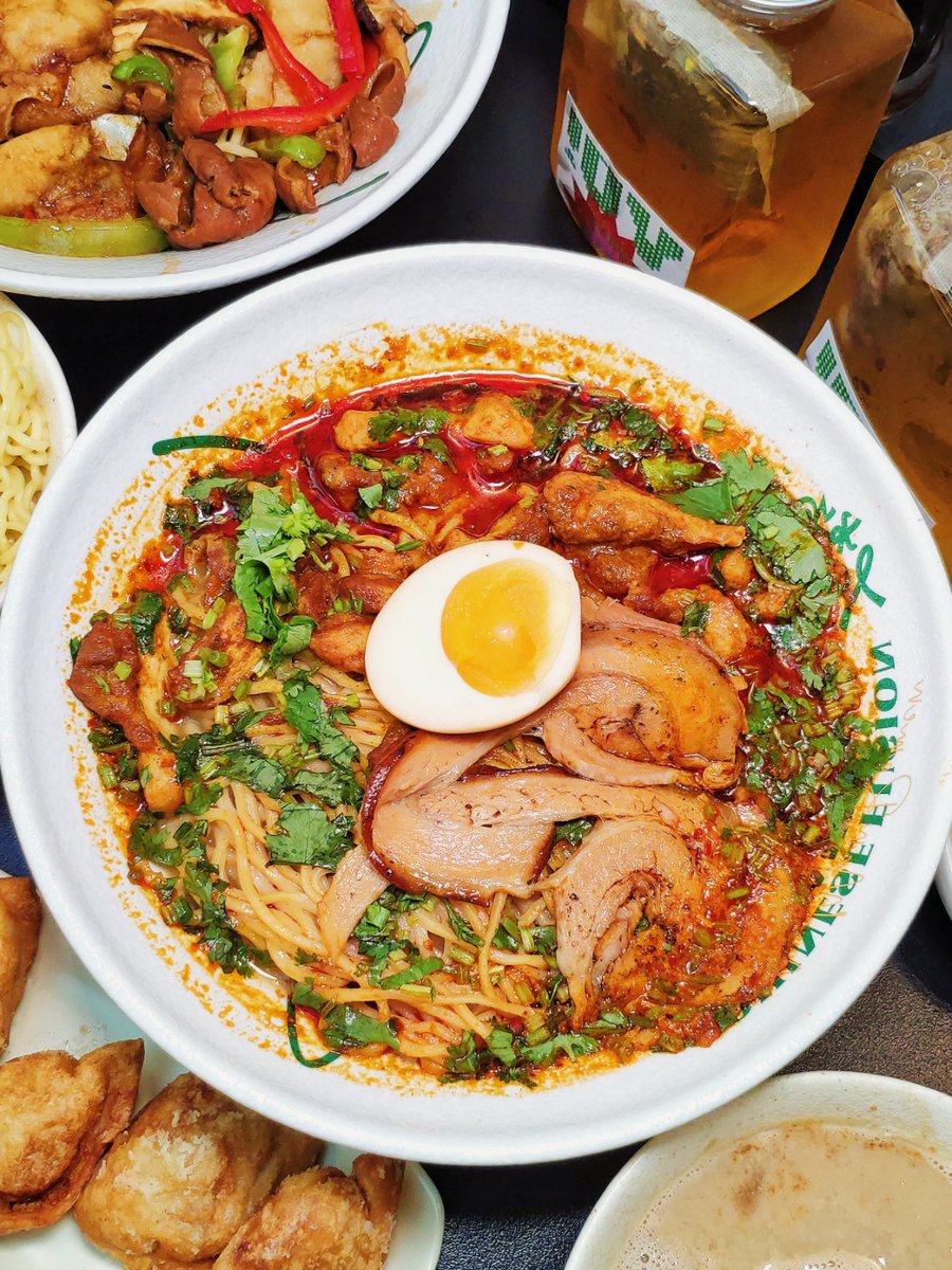 FabianFayenc's tweet photo. Just found the coziest hole-in-the-wall ramen spot in town! Rich tonkotsu broth, perfectly springy noodles, and those chashu melts in your mouth. This is my new go-to for comfort food https://t.co/kxWjiTlka5