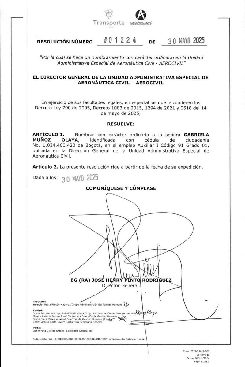 Danielbricen's tweet photo. Angie Rodríguez denunció que la señora Gabriela Muñoz maneja a su antojo la Aeronáutica Civil.

Abro hilo para mostrar todos los familiares de Gabriela Muñoz que trabajan o trabajaron en la Aeronáutica 👇🏻

1. Gabriela Muñoz Olaya fue nombrada en la entidad el 30 de mayo de 2025 https://t.co/jz78mtOgp7