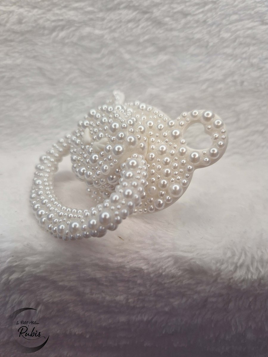 SpinelEtrubis's tweet photo. "Angel" tétine pour adulte, disponible sur le site ✨️⬇️
Shop https://t.co/8JiNswLlDy
Insta https://t.co/G0xCJ1p2E5
#pacifier #tétine #abdl #kawaii #abdlgirl #diappergirl #cosplay #ageplay #kawaii #art #littlegirl #daddylittlegirl
#abdlgay #abdlcommunity #ddlg #little https://t.co/1jLC9gAlEe