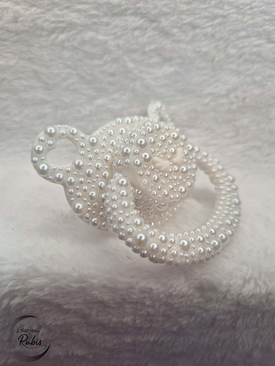 SpinelEtrubis's tweet photo. "Angel" tétine pour adulte, disponible sur le site ✨️⬇️
Shop https://t.co/8JiNswLlDy
Insta https://t.co/G0xCJ1p2E5
#pacifier #tétine #abdl #kawaii #abdlgirl #diappergirl #cosplay #ageplay #kawaii #art #littlegirl #daddylittlegirl
#abdlgay #abdlcommunity #ddlg #little https://t.co/1jLC9gAlEe