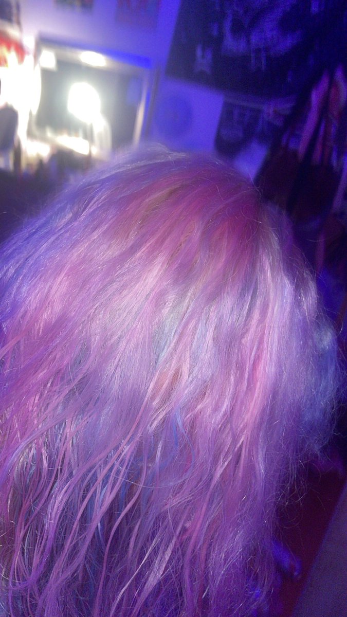 ketayummy's tweet photo. My hair looks so cool https://t.co/GBctvlKJws