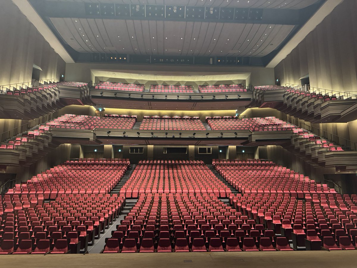 saitamafes2025's tweet photo. 会場の川口リリア開催は、2000人収容で今年7月にリニューアルオープンした大ホール。
駅直結で屋内なので雨の心配もなしですよ🏢

川口市内の高校以下及び川口市内の高校以下の学校に通う方には、2.3階のお席を無料招待致します🎟️

【音楽と食の祭典】
埼玉ミュージック＆フードフェスティバル 8月8日（土）9日（日）

川口総合文化センターリリアメインホール

チケット発売中🎫
https://t.co/GDG4ljYRHn

#埼玉 #川口市 #川口リリア #アイドル #夏のフェス #アニソン #アーティスト