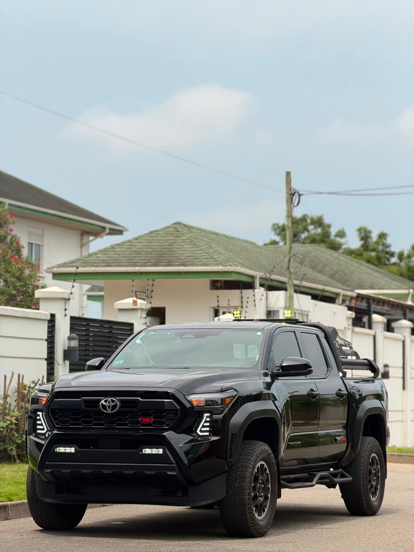 fourthspeedgh's tweet photo. 2025 Toyota Tacoma TRD Off-Road 
22,000miles
Keyless Entry/Start
Fabric seats
Touch infotainment system
Rear view camera
Parking aids
Wireless charging pad
Various drive modes

Price:¢Gh¢1,000,000 negotiable 

Call / WhatsApp: +233593922214
📍Accra
#fourthspeedmotors #automobile https://t.co/KntJrfP2Tw