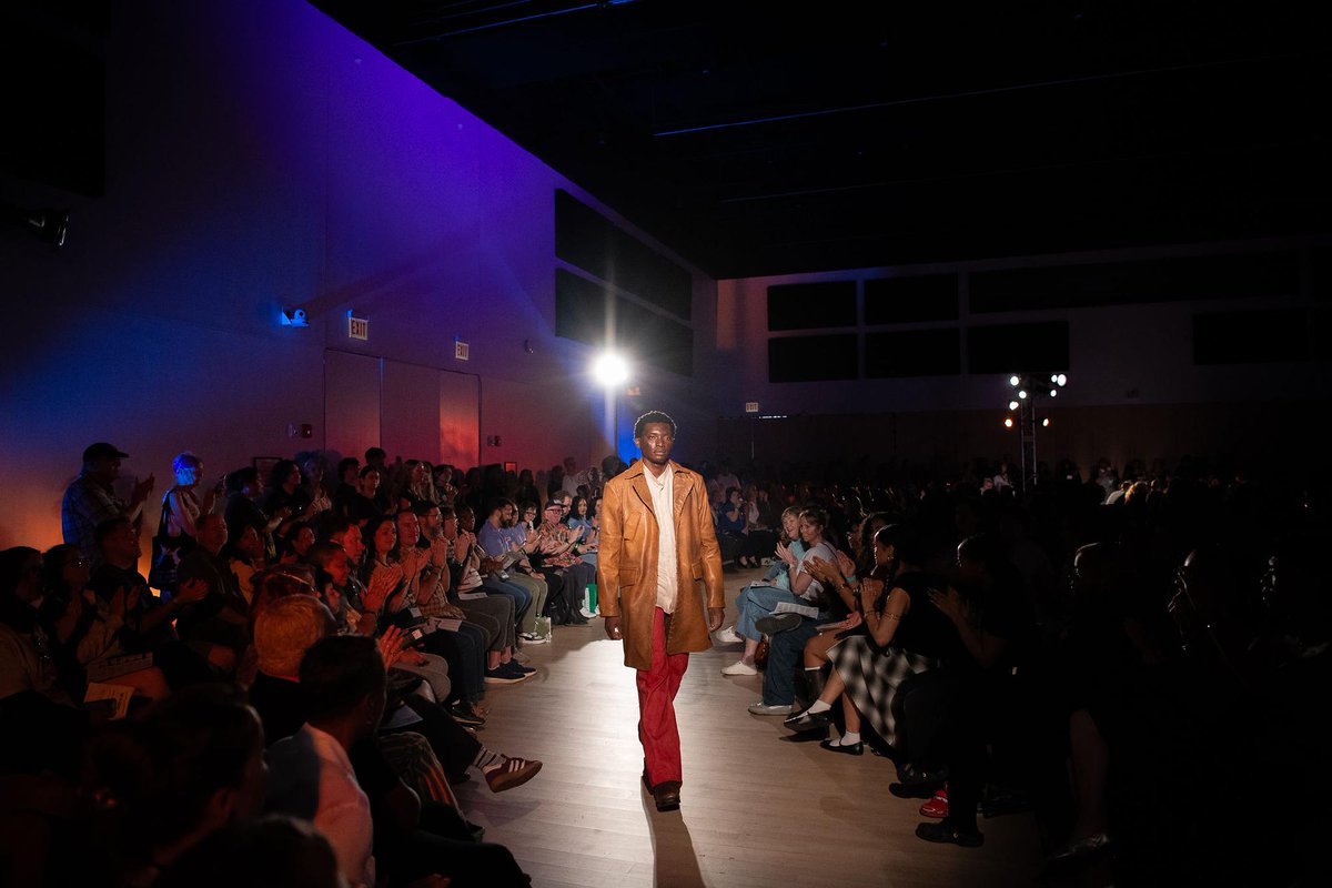 ColumbiaChi's tweet photo. A study from Arts Alliance Illinois shows that the creative sector accounts for nearly 213,000 jobs and generates $50 billion in economic output for the city. 
Learn how Columbia prepares its graduates to enter Chicago's third-largest industry.  ➡️ https://t.co/XNsdhR3RL1 https://t.co/GKzVm8EoaT