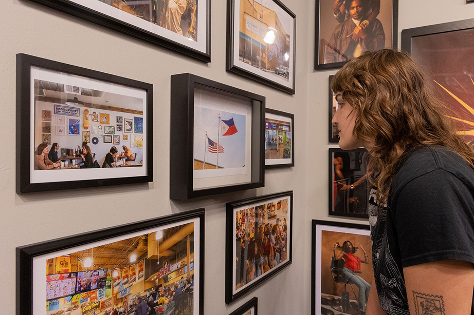ColumbiaChi's tweet photo. A study from Arts Alliance Illinois shows that the creative sector accounts for nearly 213,000 jobs and generates $50 billion in economic output for the city. 
Learn how Columbia prepares its graduates to enter Chicago's third-largest industry.  ➡️ https://t.co/XNsdhR3RL1 https://t.co/GKzVm8EoaT