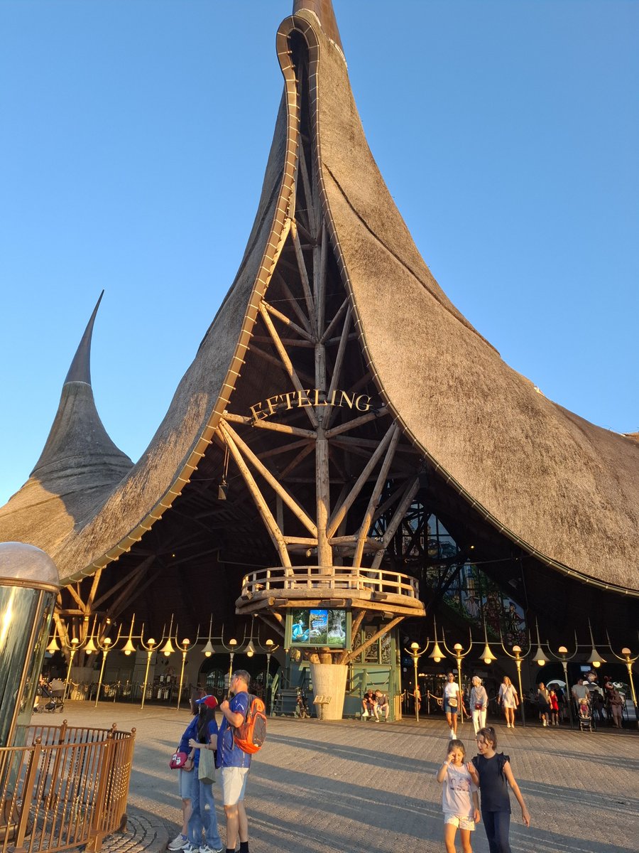 jantimmer50's tweet photo. Een prachtige dag gehad, met Marcel,Justin en jan,in de @Efteling onze tweede bezoek aan de mooiste Attractie's park van #Netherlands.ook vorige jaar zijn wij ook geweest.enorm genoten op het mooie dag in'DE EFTELING' #Efteling #family #Topdag https://t.co/scKKW9v2El