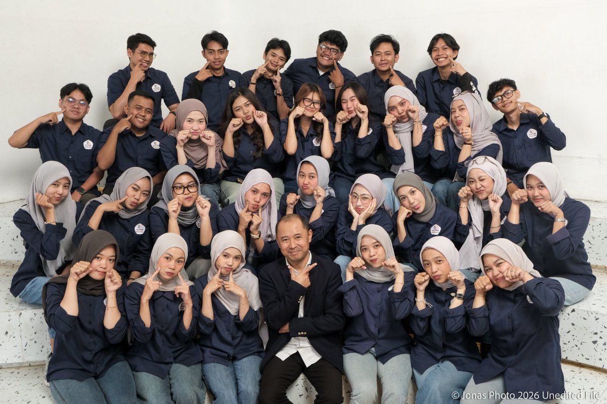 naaurblumen's tweet photo. P lucu jg yak mekap ak klo dikamera, pasti beda lg nanti klo dh di print ny https://t.co/gMYaIGFpn0