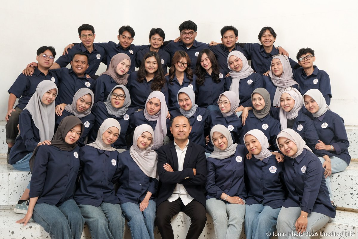 naaurblumen's tweet photo. P lucu jg yak mekap ak klo dikamera, pasti beda lg nanti klo dh di print ny https://t.co/gMYaIGFpn0