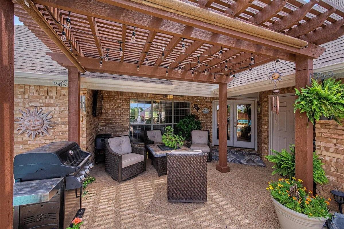 Kings_RE_Group's tweet photo. 🚨 Don’t blink—this Fort Worth gem near Eagle Mountain Lake is already Active Under Contract!
4 beds, 4 baths, corner cul-de-sac lot, updated kitchen, loft office space &amp; a dreamy downstairs primary suite.
#FortWorthHomes #EagleMountainLake https://t.co/WosgBmdz5X