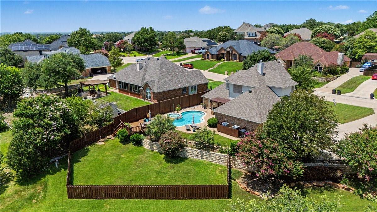 Kings_RE_Group's tweet photo. 🚨 Don’t blink—this Fort Worth gem near Eagle Mountain Lake is already Active Under Contract!
4 beds, 4 baths, corner cul-de-sac lot, updated kitchen, loft office space &amp; a dreamy downstairs primary suite.
#FortWorthHomes #EagleMountainLake https://t.co/WosgBmdz5X
