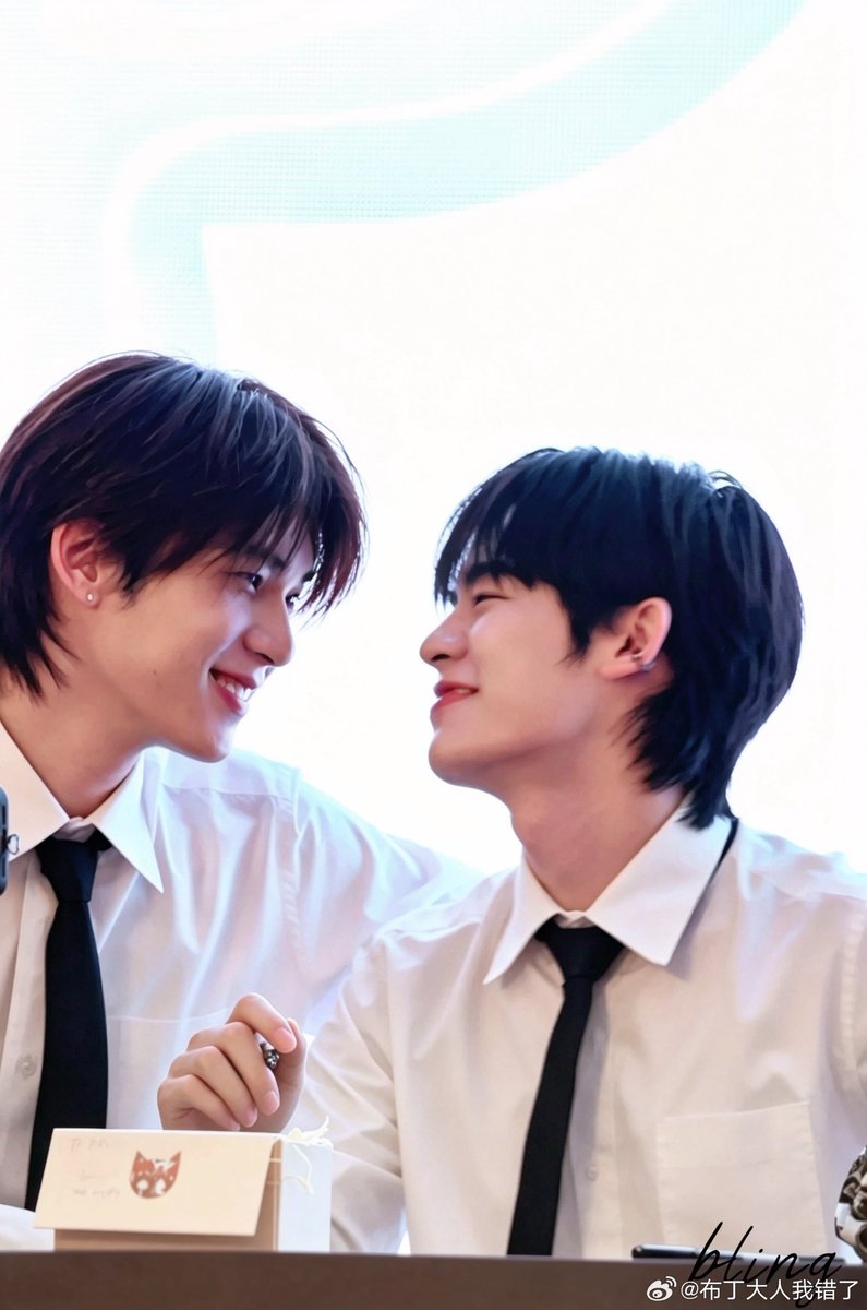 petchpchr_'s tweet photo. ขอให้ตี๋ตี๋ป๋อได้ใช้ชีวิตในแบบที่ต้องการ ได้ทำงานที่ตัวเองรัก ได้พักในวันที่เหนื่อย ได้ยิ้มในวันที่มีความสุข และได้ร้องไห้แบบไม่ต้องฝืนเข้มแข็ง ขอให้ทุกครั้งที่ตี๋ตี๋ป๋อหันกลับมา จะเจอแต่ความรักของวาวา ได้เจอคนที่ใจดีเต็มไปหมด ขอให้ทุกก้าวมีแต่คนที่พร้อมสนับสนุน และได้รับความรักกลับไปมากเท่ากับที่มอบให้ทุกคนเลยนะ
💜🩵🐶🐻‍❄️ @twnpich @porsuppakarn