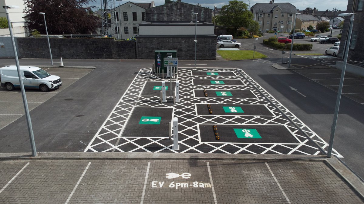 IEVAsso's tweet photo. It’s #WeevWednesday today (29 July). Charge with the @WeevCharging app on a Weev charger, including those recently opened in Roscommon, Donegal & elsewhere, any time today & you’ll receive a credit equal to whatever you spend. https://t.co/oQit4aFeyC