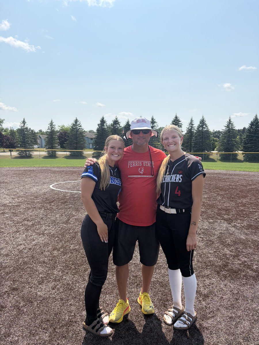 AddysonBucklin's tweet photo. Thank you coach @schumann_jake for hosting an incredible camp today. It was great to learn new skills and drills, interact with all the coaches along with the players, and play in the scrimmage! 

Go Dawgs! ❤️💛

@FSU_SB 
@FinesseSpitale 
@FinesseOrg 
@swinehartw https://t.co/uKjupH5DKd