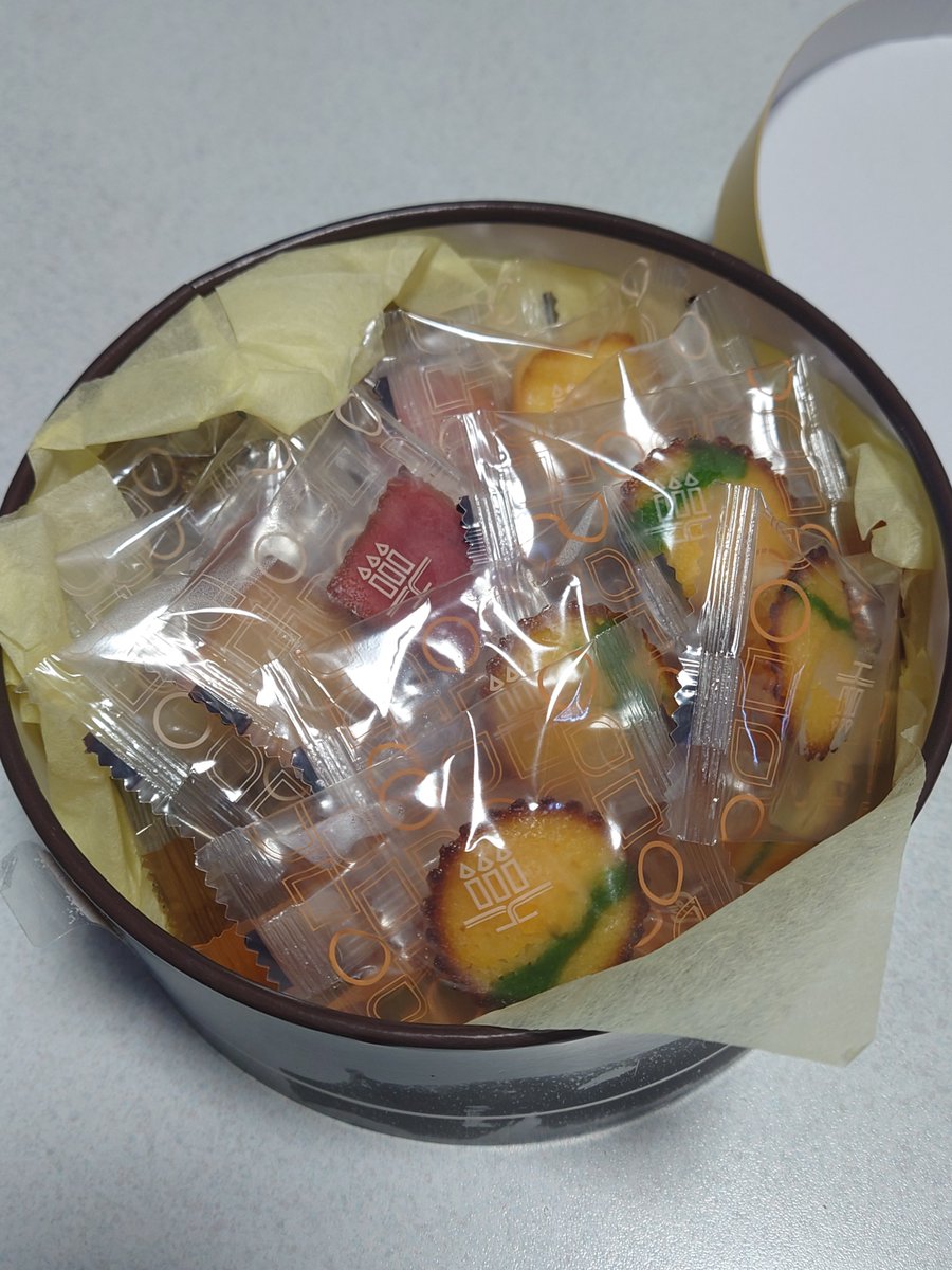 HEAVYMETABOLICS's tweet photo. 【別腹倶楽部】
🦋より…
アンリ・シャルパンティエ 季節限定 ガトー・キュイ・アソート<甘夏> が届きましたよ♫

ありがとう御座いました！

＃推し活 https://t.co/lUeWf8SYMB