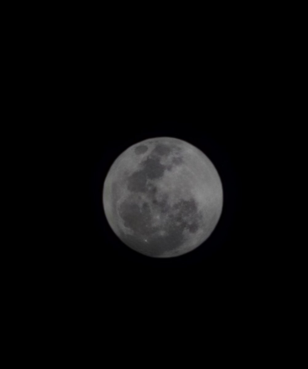 florlity's tweet photo. oi gente olha a foto que tirei hoje da lua🥹🥹 https://t.co/l58GrCmybI