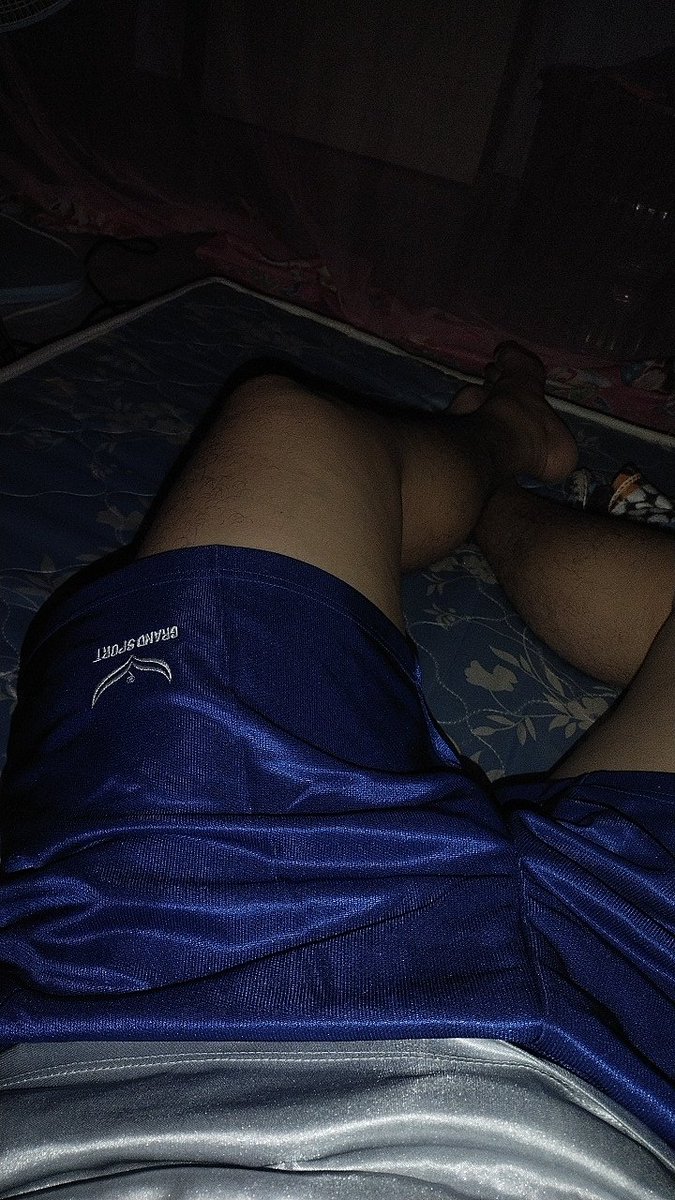 somkidkidom's tweet photo. ท���ไมนะ เห็นคนใส่เกงบอลลื่นๆเงาๆยิ่งฟิน และเราก็ต้องใส่แบบลื่นๆเงาๆ ลูบเป้าทีโคตรเสียวววว https://t.co/U2CSICjtj8