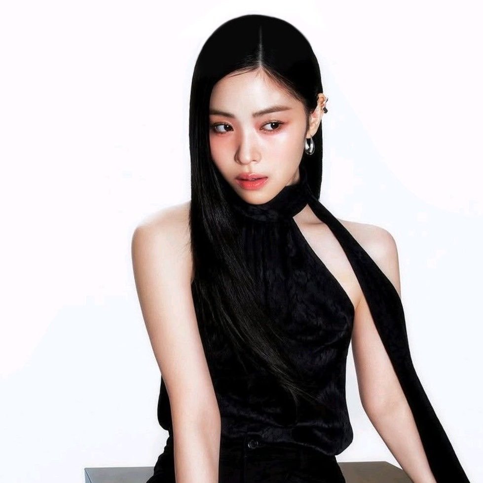 ITZYBRAZIL's tweet photo. Os próximos filmes da RYUJIN, “Night on Earth” e “Shaving”, devem estrear no Festival Internacional de Cinema de Busan em outubro.

Se confirmado, este será o primeiro trabalho solo de RYUJIN como atriz.

📎 https://t.co/bAxCNMEmn3

#ITZY #RYUJIN @ITZYofficial https://t.co/ArI49rka0l