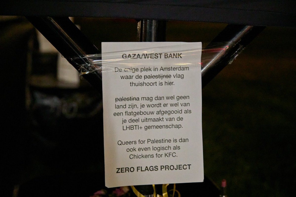 PietKrant's tweet photo. Daarom hingen mensen vannacht zelf Palestijnse vlaggen op bij het museumplein. Niet uit haat, maar uit consistentie.

Als Zero Flags écht staat voor nul vlaggen van landen waar liefde met de dood wordt bestraft, hoort deze vlag er juist bij.

#ZeroFlags #LGBTQRights #LoveIsLove https://t.co/uHc3Yyb2iZ