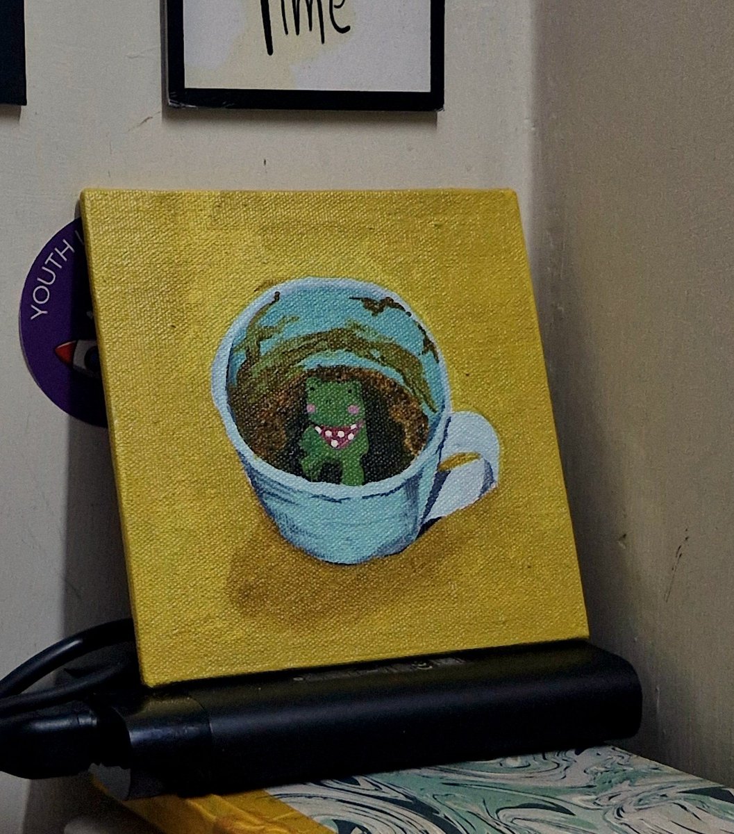 ugug04's tweet photo. Frog in my cup. https://t.co/Q1HMXsgAZr