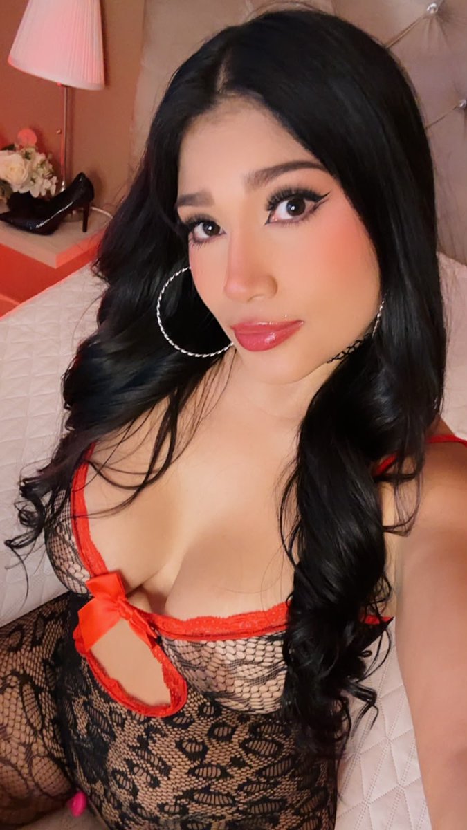 Danileons_'s tweet photo. GOOD AFTERNOON SWEET🍒🔥 

I'm in an online show so you can come see me and get a surprise 🍆🤤😈 https://t.co/Om3ATJLXaJ https://t.co/MyYaL9TKHT