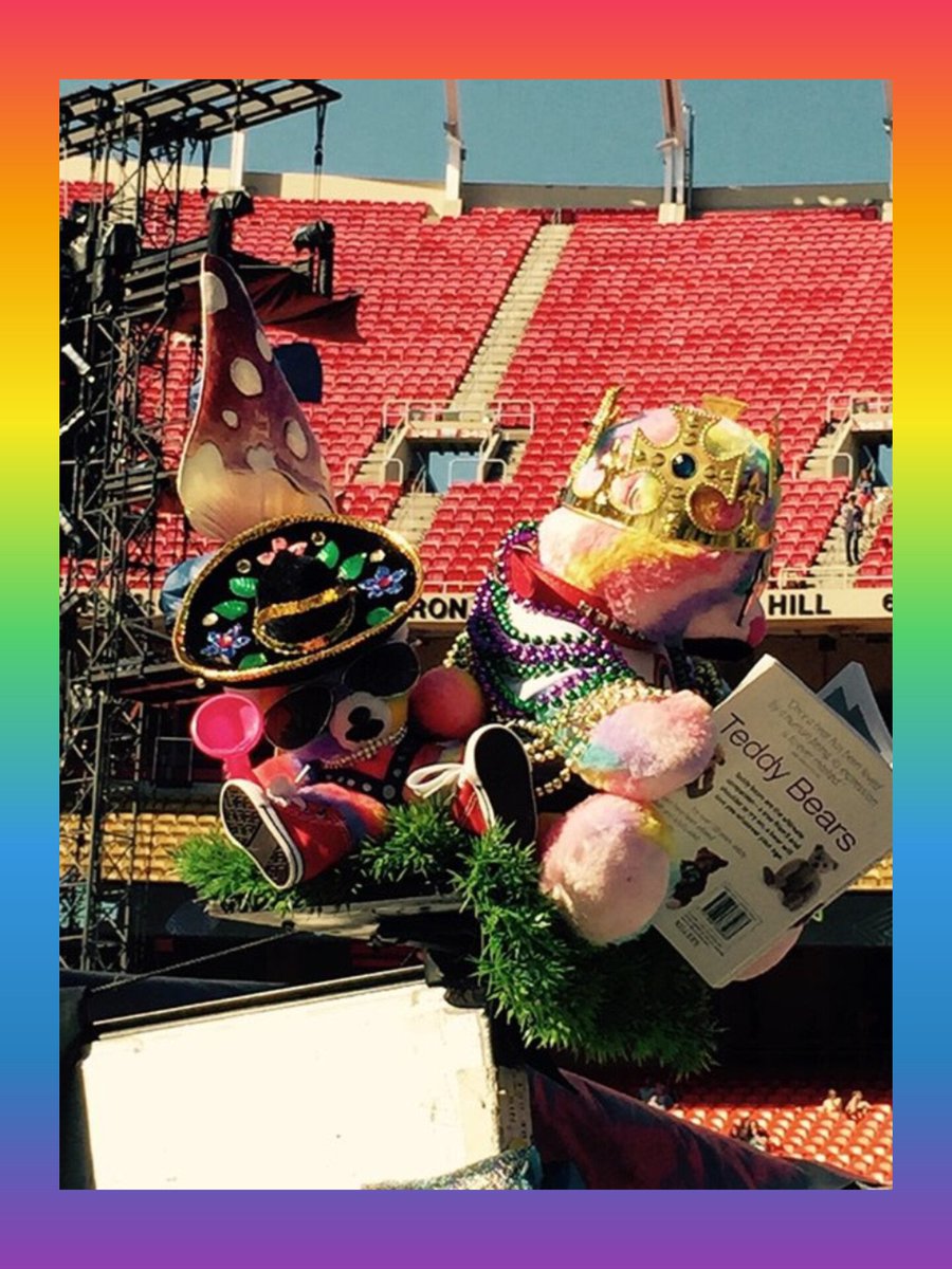 KStomska's tweet photo. 11 yrs ago today in Kansas City the bears were busy reading
#RBB #SBB #iconicbears #OneDirection #Throwback https://t.co/Mb1V9UOMVW