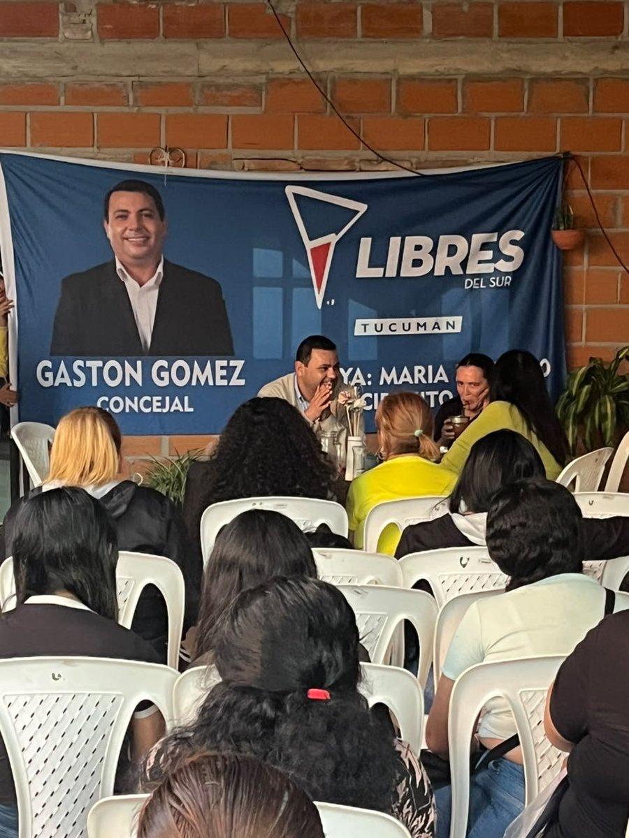GastonEGGomez's tweet photo. Estar presentes significa traer las herramientas y políticas públicas del gobierno provincial directamente a tu barrio 🏘️. Nuestro compromiso es simple: seguir caminando la capital y gestionando a la par de ustedes 🤝

#Barrio2DeSeptiembre #SMT #EstadoPresente #LibresDelSur https://t.co/s4Uq7AbuVB