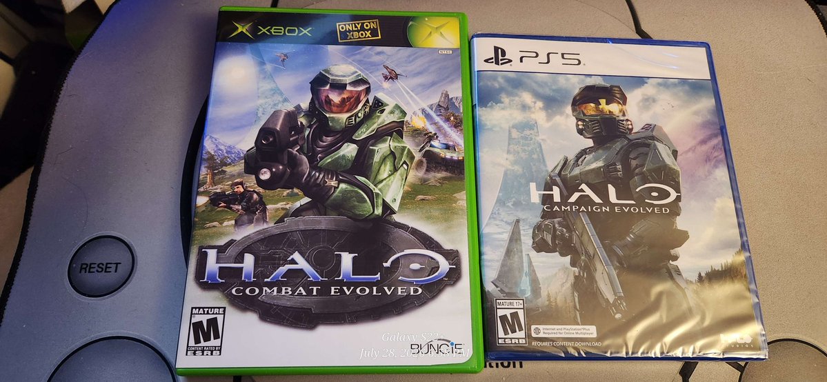ErikInCt_'s tweet photo. Cousins...
#BuyPhysical #StillBuyingGames #FuckBoycotts #PS5 #OGXbox https://t.co/5egpYQomxj