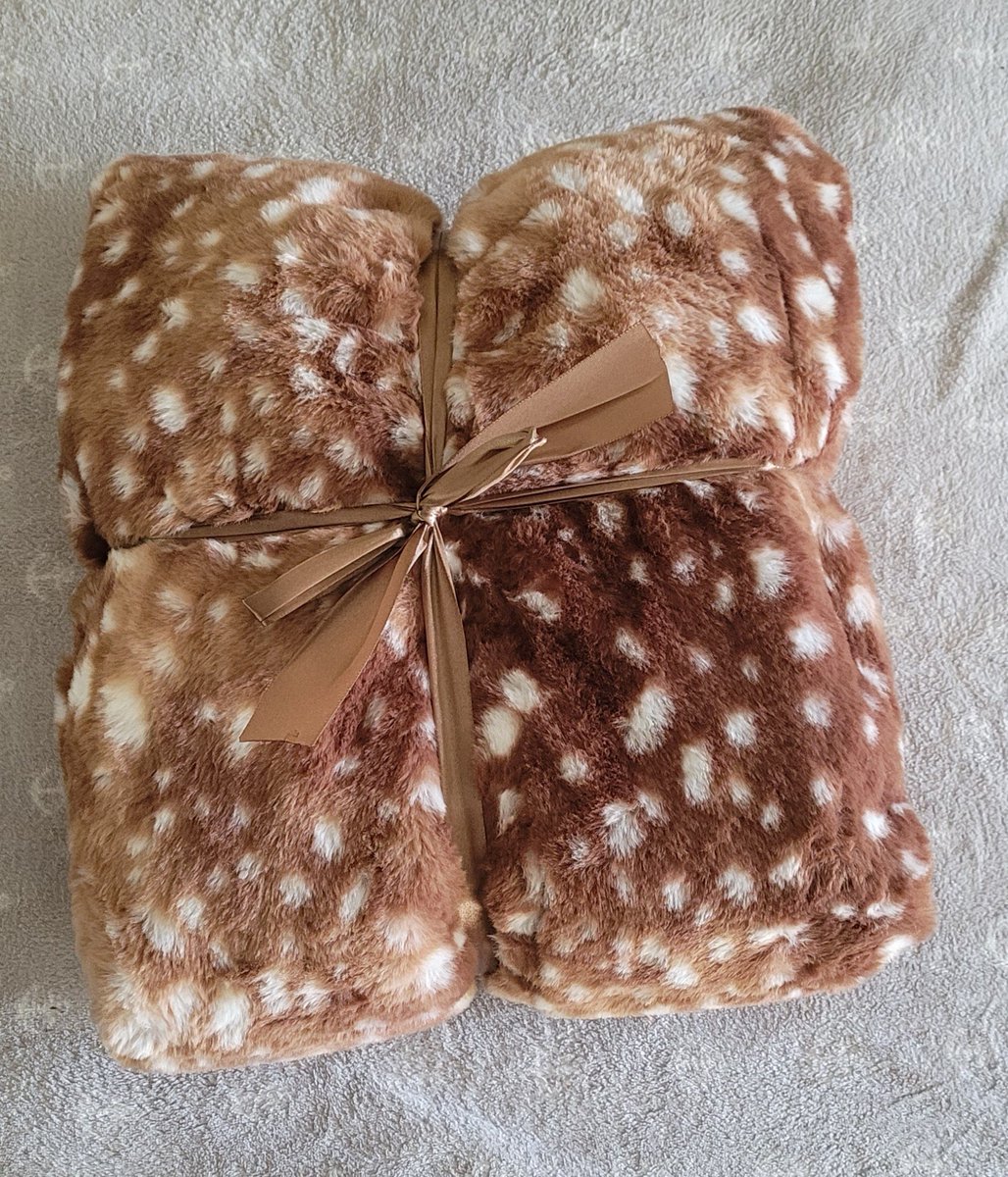 Maranii0's tweet photo. Deer blanket 🤍 https://t.co/K7JJQ0KctB
