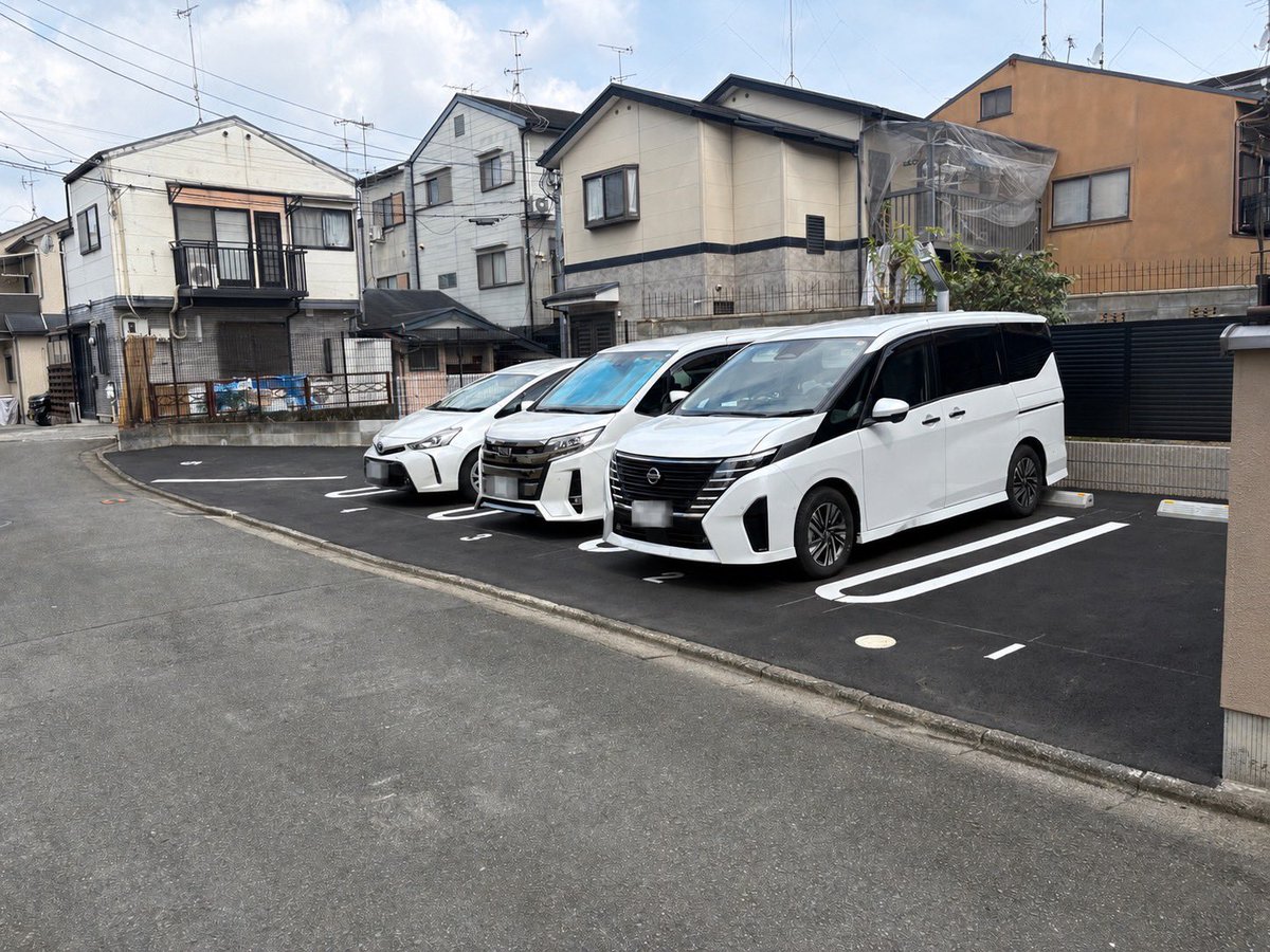 Renoparking's tweet photo. リノパーキング花園駅前（月極駐車場） が8月1日にオープンします！

現在、契約者様を募集中です🫡

✅ 花園駅まで徒歩約3分
✅ 通勤・通学に便利

花園駅前で月極駐車場をお探しの方は、ぜひお気軽にお問い合わせください！
📍リノパーキング花園駅前
https://t.co/52rRTV5M87

#京都 #花園駅 #月極 https://t.co/j9rAzIQ3fg