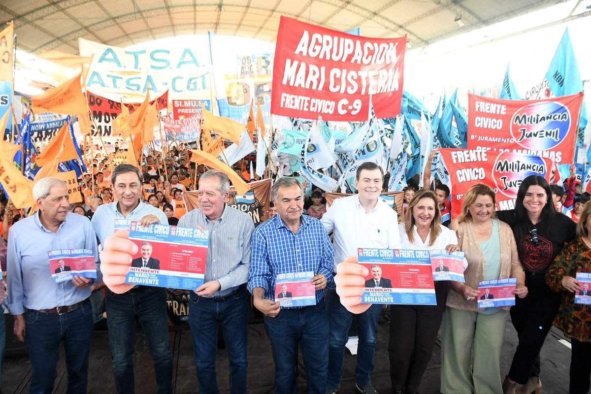 frentecivicosde's tweet photo. Así vivimos otra jornada de puro compromiso y militancia en el Club Coronel Suárez y en nuestra casa del Frente Cívico 📸🫂

¡Gracias a todos los vecinos de los circuitos 7, 7A, 9, 1, 5 y 6 por sumarse y bancar este proyecto que no para! https://t.co/4JCl9c14ao