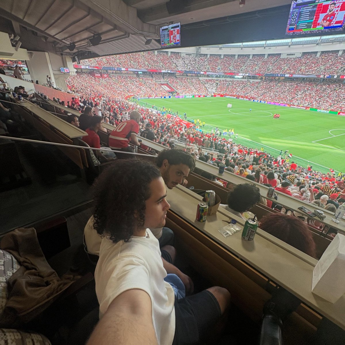 acervojalentb's tweet photo. "Grace assente e se aconchega em Logan, que está passando os dedos com carinho por seu cabelo longo.
A inveja vara o meu corpo. Eles não têm ideia da sorte que têm de poder fazer planos para o futuro."

— A Conquista. https://t.co/VVYKgiRpW5