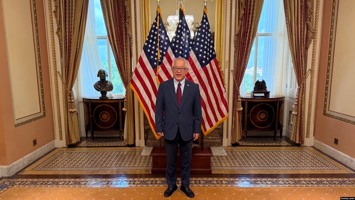 VOAChinese's tweet photo. 美国国会多位跨党派议员说，中国北京锡安教会牧师金明日(Ezra Jin)近日获释并与家人在美国团聚，固然是一项令人欣慰的发展，但中国仍有大批政治犯、宗教良心犯和维权人士继续遭到关押。他们呼吁北京立即释放所有因和平行使宗教信仰、言论自由等基本权利而被拘禁的人，并表示，如果中国国家主席习近平今年9月访问华盛顿前释放更多政治犯，将是一项“受欢迎的举措”。  

详细报道👉 https://t.co/YtpzhH1x55