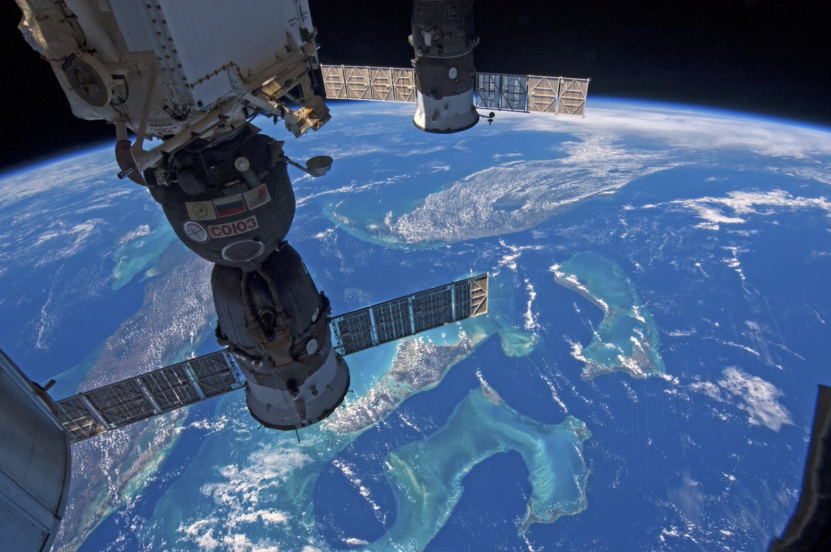 astro_Pettit's tweet photo. Orbiting over the Caribbean is always stunning! The shallow turquoise waters are more prominent than anywhere else on Earth. https://t.co/Z6WL2Woy1o