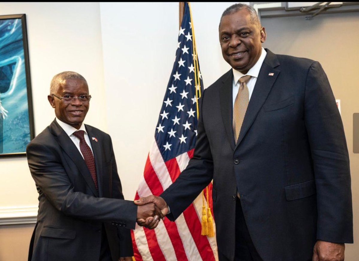 MariaClaraw4w's tweet photo. Parcerias fortes ajudam a proteger o nosso mar e a fortalecer o futuro de Angola. 🇦🇴🤝🇺🇸⚓ #Angola #EstadosUnidos #Cooperação #SegurançaMarítima #Marinha #Diplomacia #Africa #OrgulhoAngolano 🇦🇴🤝🇺🇸``` https://t.co/GeWhuAHnif