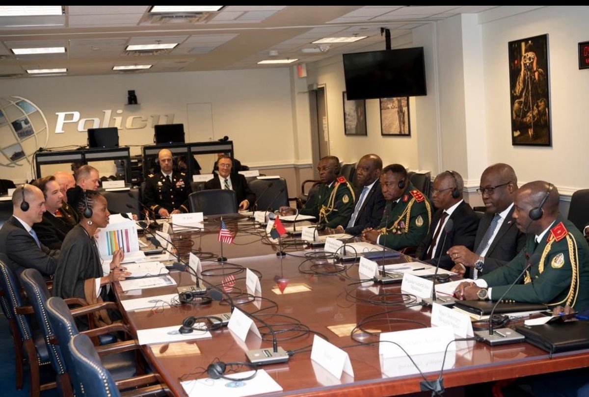 MariaClaraw4w's tweet photo. Parcerias fortes ajudam a proteger o nosso mar e a fortalecer o futuro de Angola. 🇦🇴🤝🇺🇸⚓ #Angola #EstadosUnidos #Cooperação #SegurançaMarítima #Marinha #Diplomacia #Africa #OrgulhoAngolano 🇦🇴🤝🇺🇸``` https://t.co/GeWhuAHnif