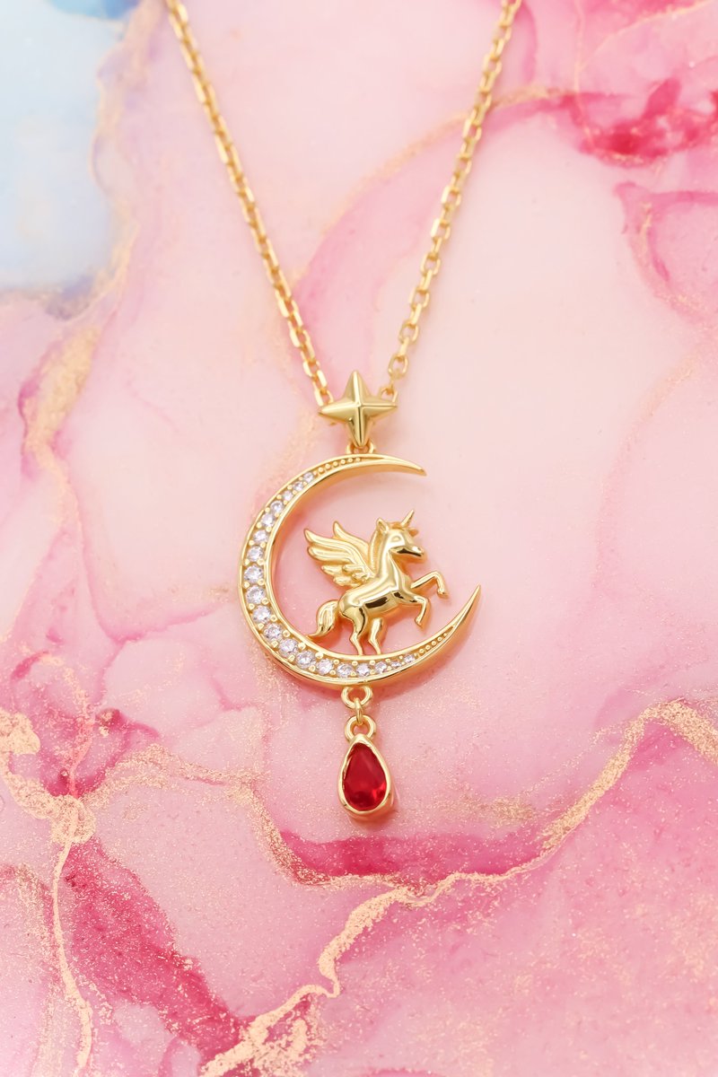 bisoulovely's tweet photo. A winged unicorn beneath a sparkling crescent moon, finished with a crimson crystal that glows like a captured wish.

Gold✨or Silver🤍?

Coming soon..🌙 https://t.co/Dta8Jvir2x