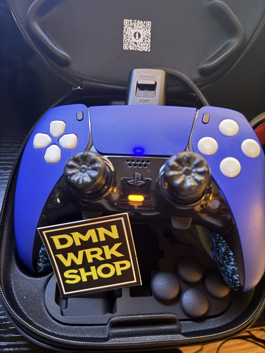 GuNZo_14's tweet photo. .@DemonWorkshop in love with the controller thanks 🔥 https://t.co/hfUD1yjc9x