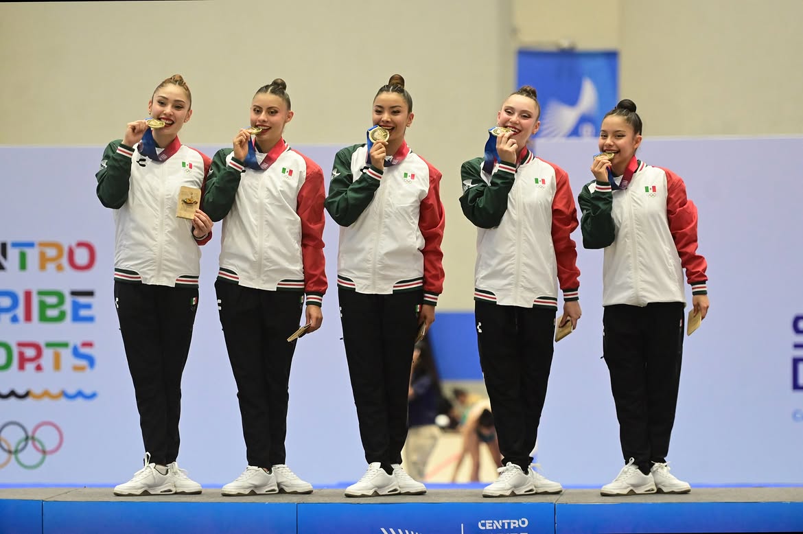 OlimpismoMex's tweet photo. El conjunto mexicano conformado por: Dalia Alcocer, Kimberly Salazar, Giselle Torres, Adirem Tejeda y Julia Gutierrez se llevó todo el oro por equipos en la Gimnasia Rítmica.

🥇 All Around Conjunto
🥇 5 pelotas
🥇 3 aros y 2 pares de mazas https://t.co/jAKPo34vuR